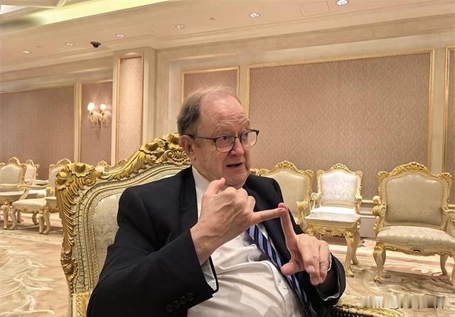 最讽刺的美国闹剧：想搞垮中国，最后坑惨自己人
 
国际政坛最滑稽的戏码，莫过于美