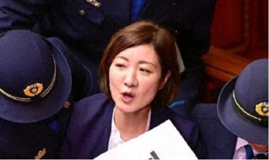 日本政坛彻底炸锅了！高层官员竟然在电视上公开警告，内阁正在秘密备战！一场可能将日