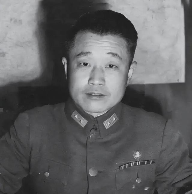 作战地图上，一支部队的编制、驻防区域被上层随意更改调拨，这支队伍本就残存的军人尊