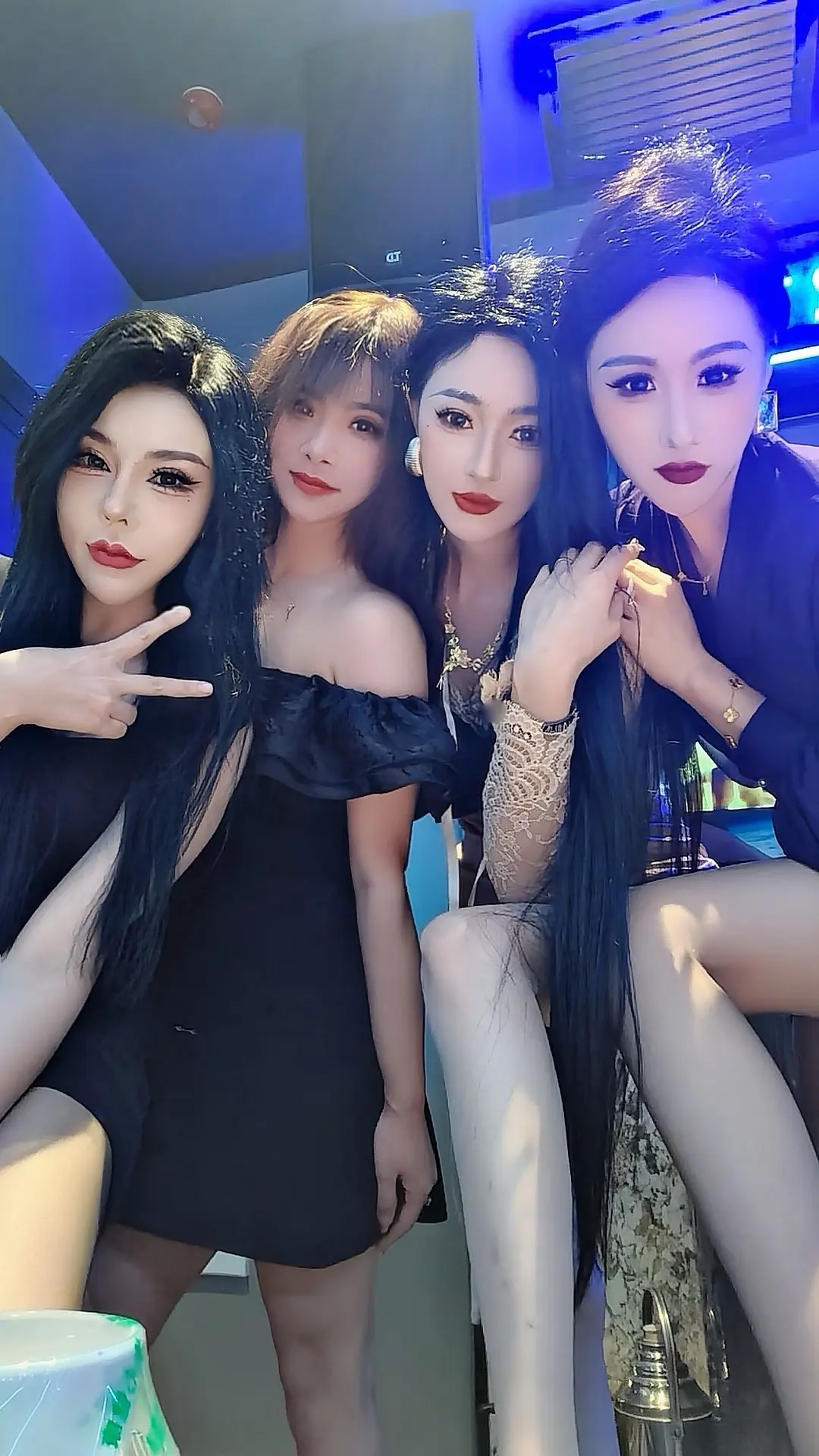 我和我的姐妹们，喝完酒总有吵不完的架，拉不住的我，还有第二天说啥事没有...