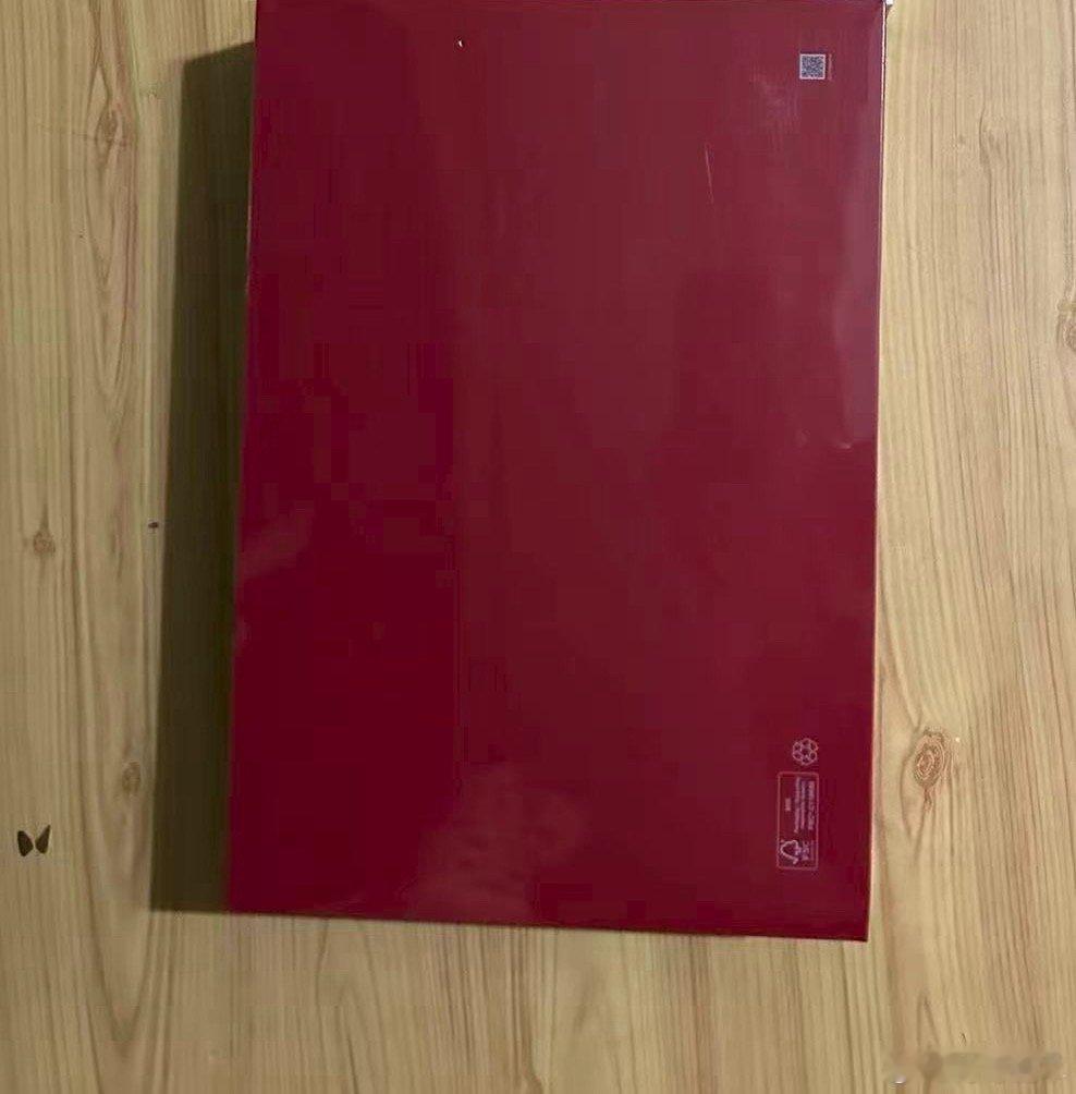 给自己的新年礼物本来说今年不买手机壳，再买我是狗但是华为三折叠没忍住汪汪汪！！ 