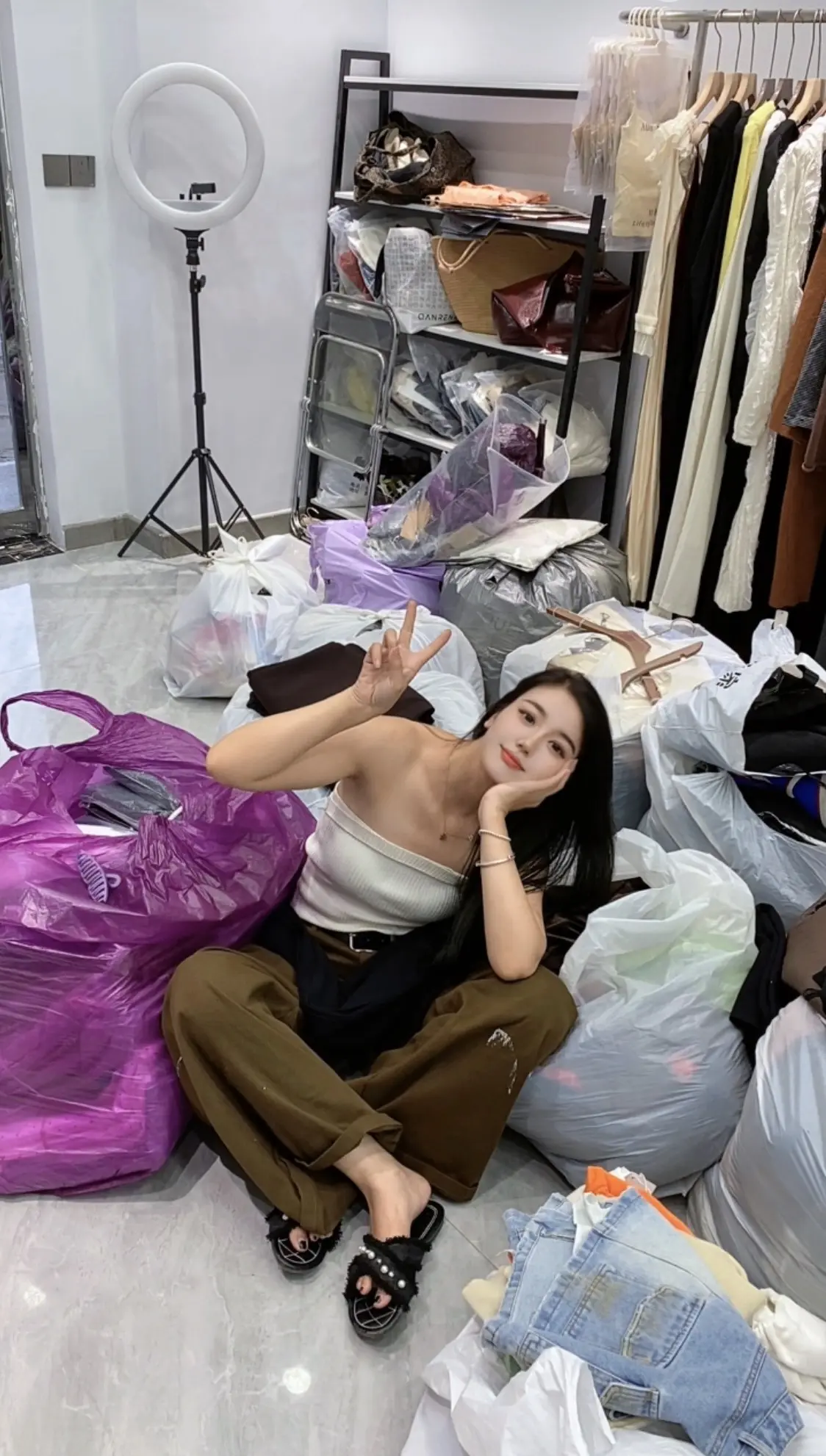 到底要卖多少件衣服，才能提的起迈巴赫。