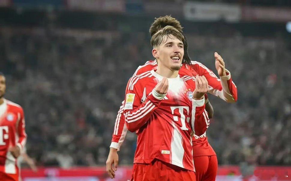 2-2！17岁新星闪耀，凯恩临危救主，87分钟绝平，拜仁主场爆冷12月15日凌晨