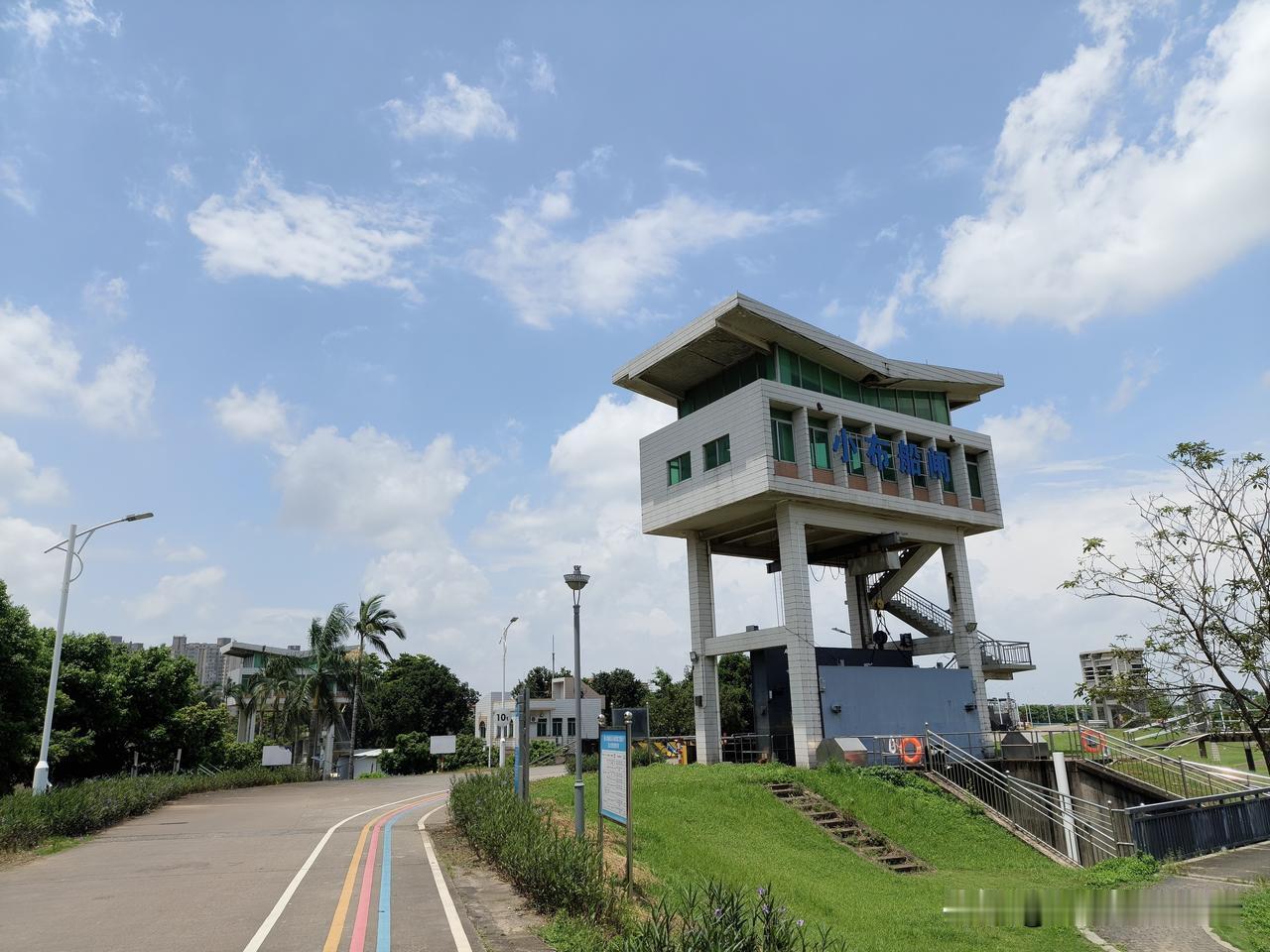 乐从小布村船闸的洲尾围公园
         昨天上午到佛山新城做兼职，半天时间