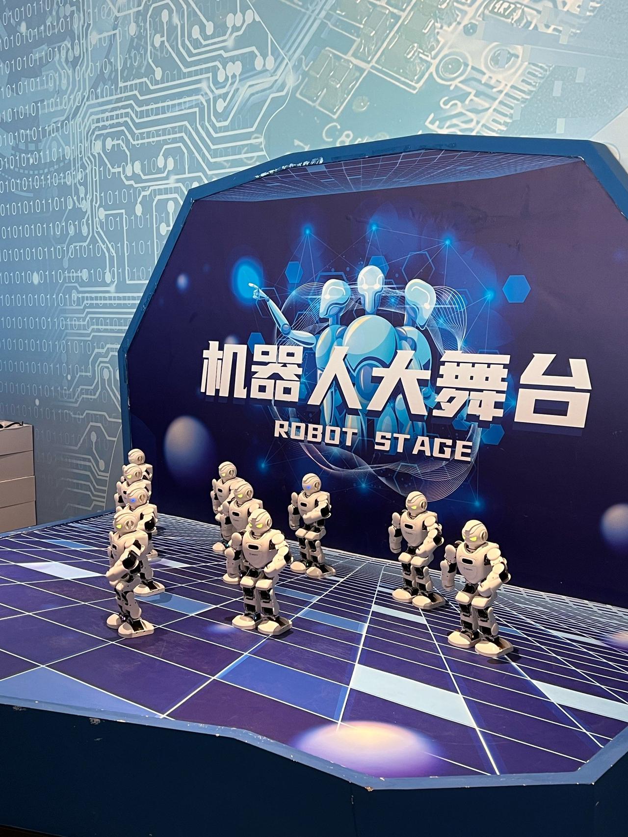 🏗️ 北京南海子公园变身“机器人战场”！2026勇士挑战赛4月18日开赛，人形