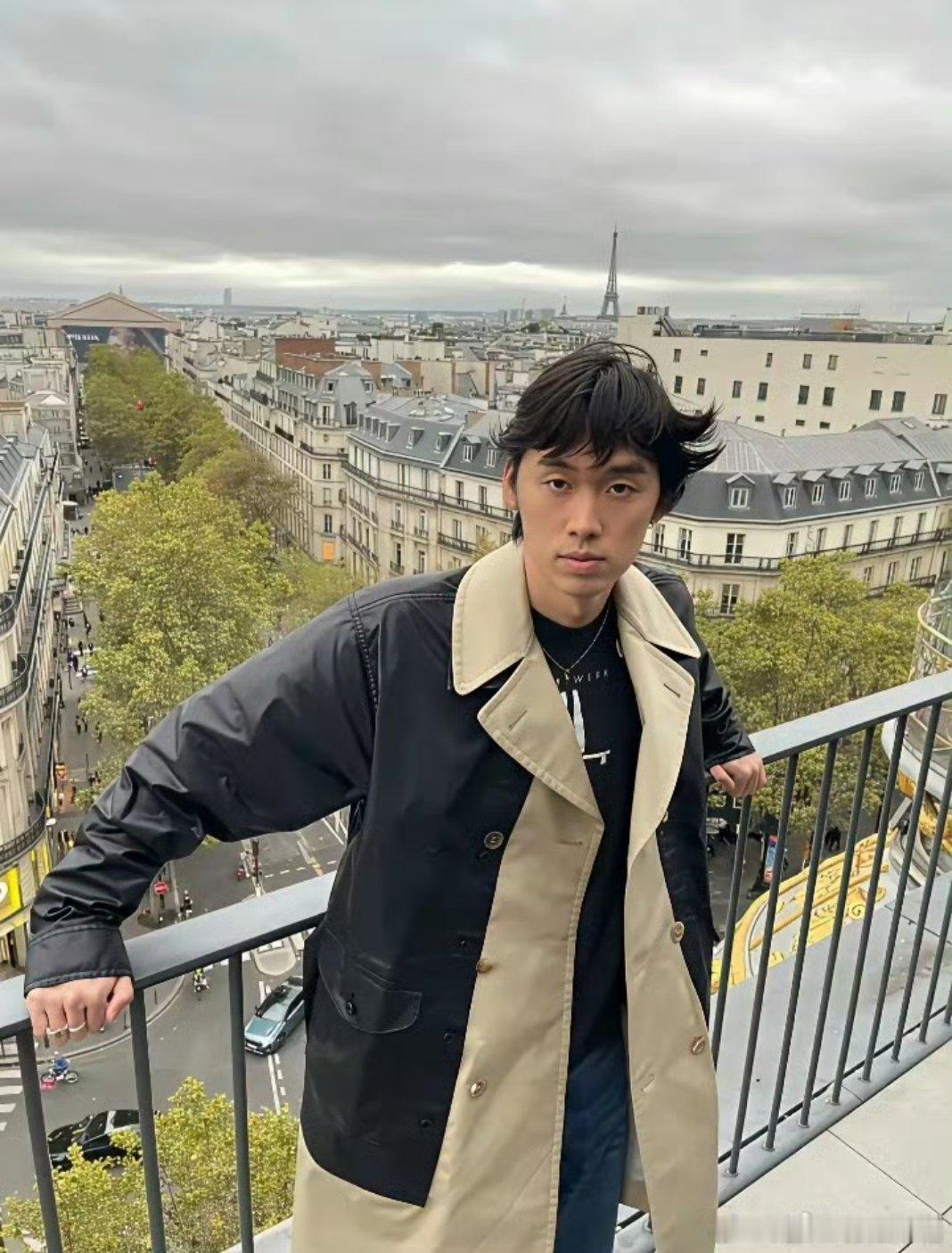林依轮的大儿子非常需要“阳光型”妻子他本身自带忧郁感这与富不富足无关 ​​​