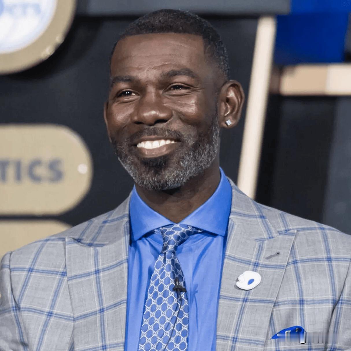 独行侠这波任命挺有意思。芬利可是球队的传奇人物，球员生涯相当辉煌，两次入选全明星