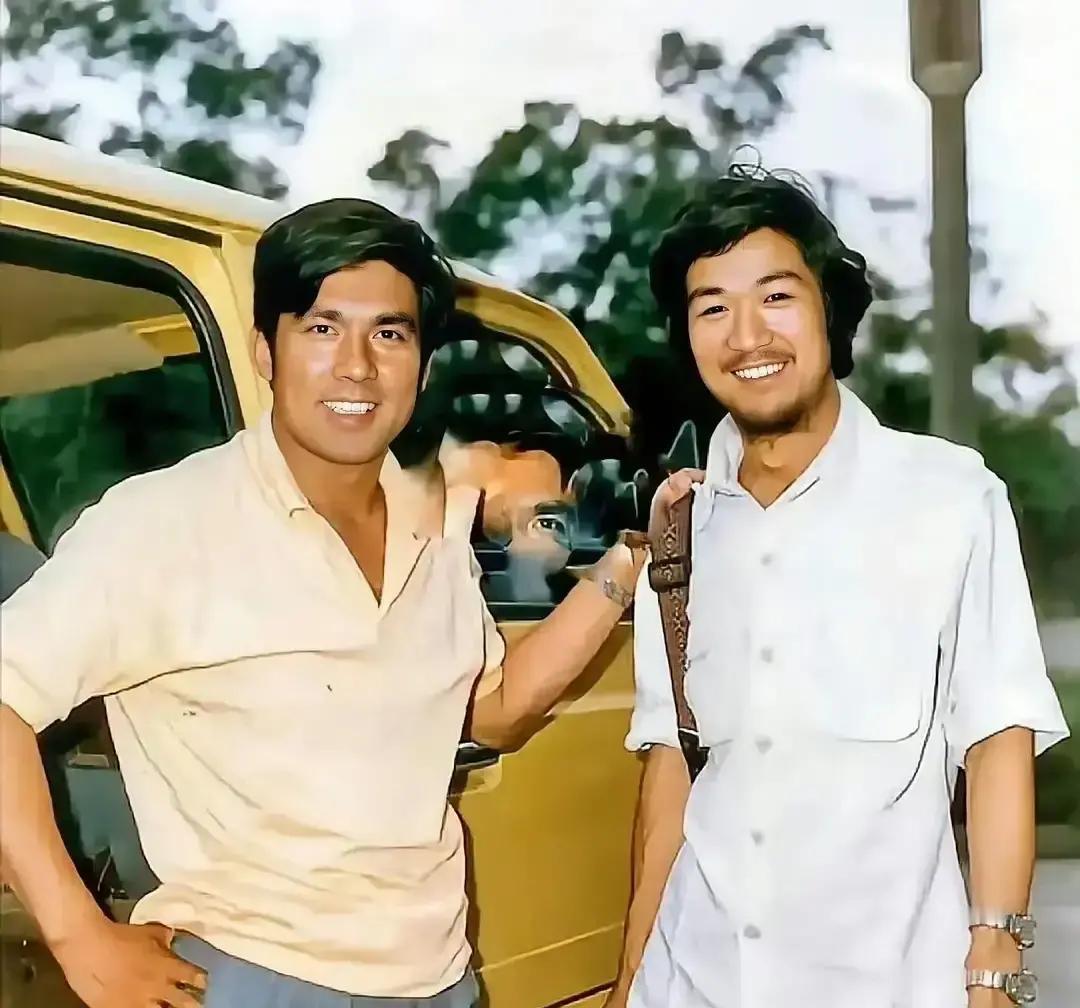 翻出老照片，网友直接破防：这发量，现在的小鲜肉看了都得喊叔！
 
朱时茂+陈佩斯