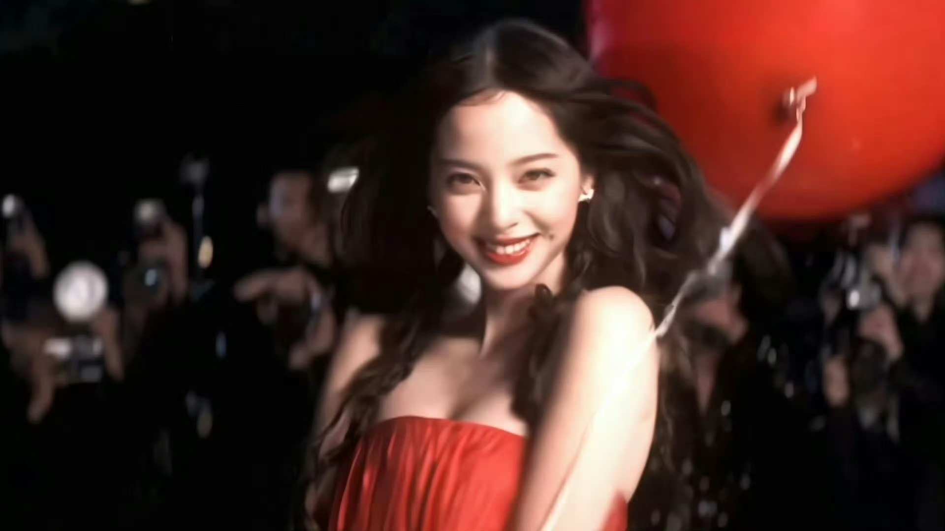 欧阳娜娜担任VOGUE红毯创意顾问欧阳娜娜找到新工作了 刚刷到现场流出的后台路透