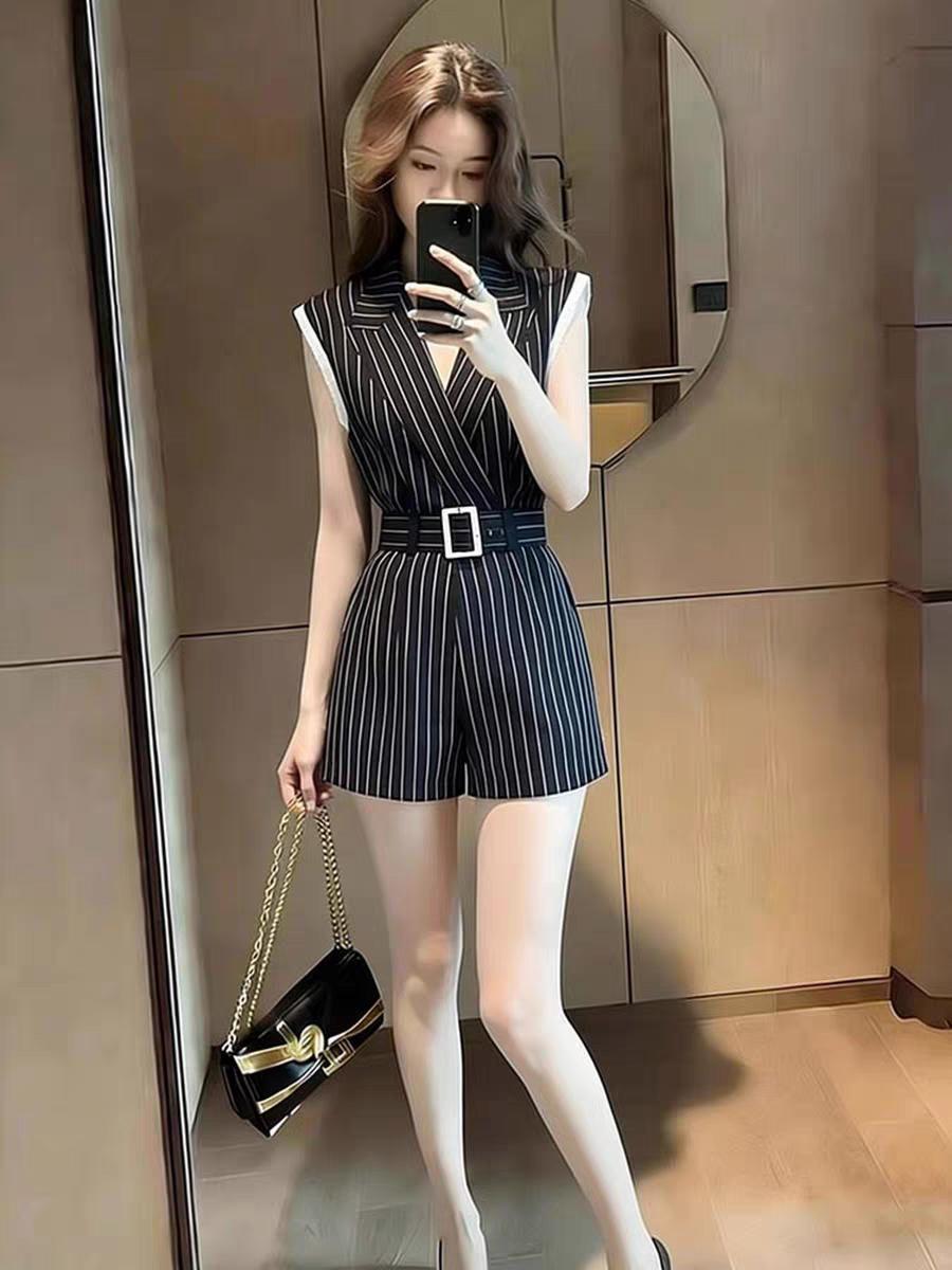 女人怎样保持时尚气质? 40多岁的女人到底如何穿衣打扮? 时尚穿搭 时尚穿搭的女