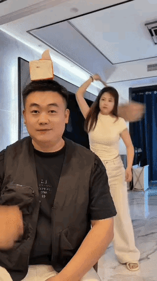 这大哥想换老婆了[我想静静][我想静静][我想静静]