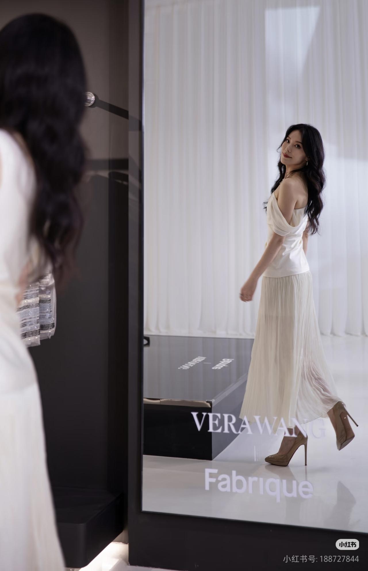 蔚来老板娘白裙 好美