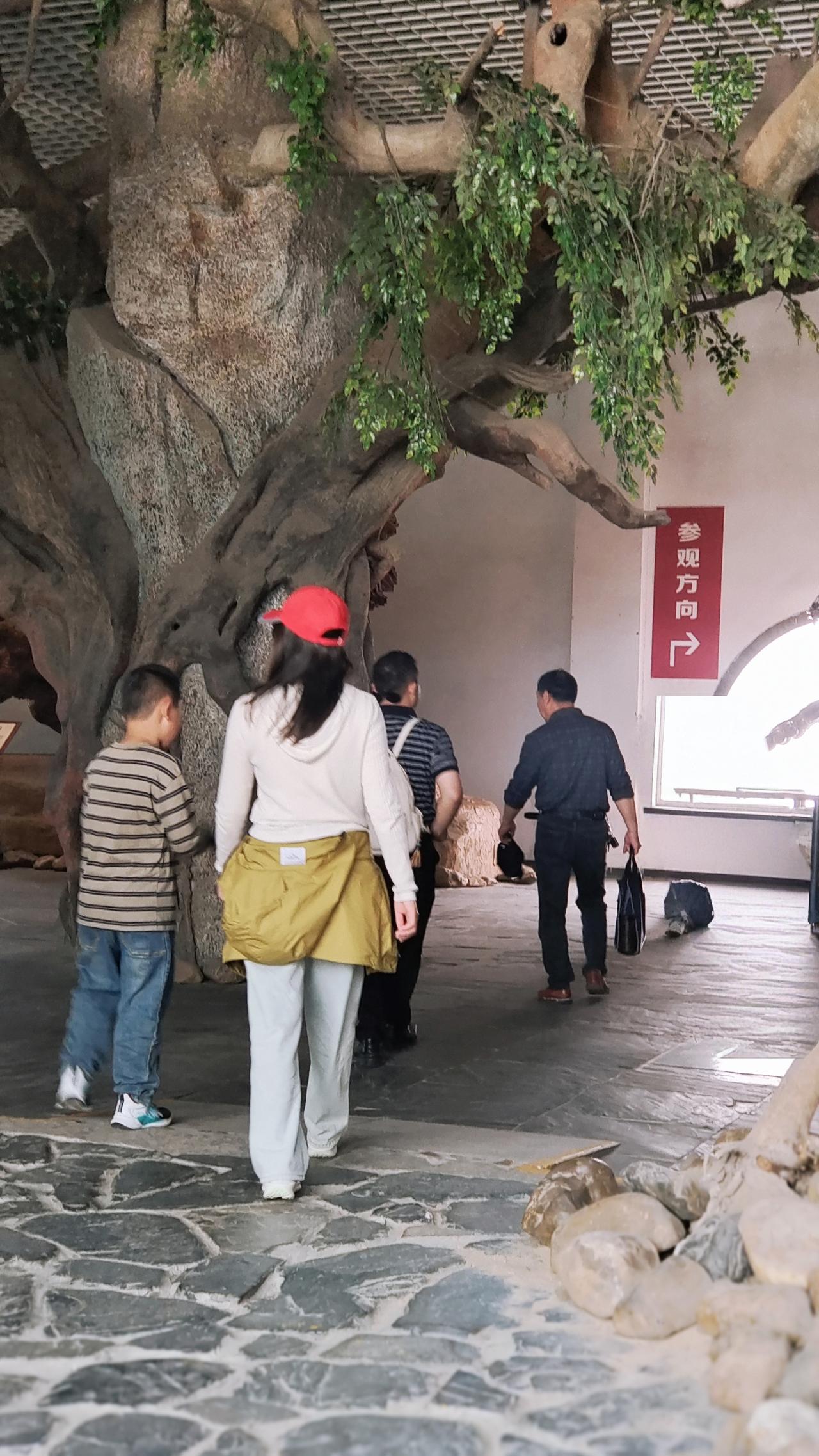 五一出逃计划📸 闯进五千年文博园，在蓝天白云下触摸历史的脉络，和家人一起把平凡