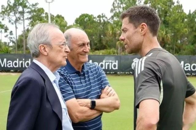 输给曼城赛后，皇马球员纷纷对主帅阿隆索表达支持，媒体得到的消息也是俱乐部仍信任阿