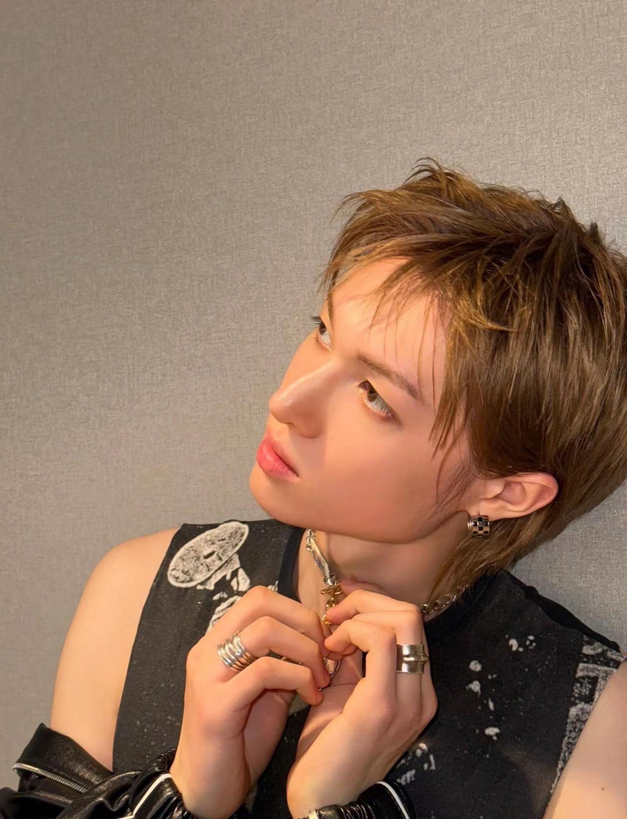 IG更新｜马丁马丁 我担秒了全世界 穿搭