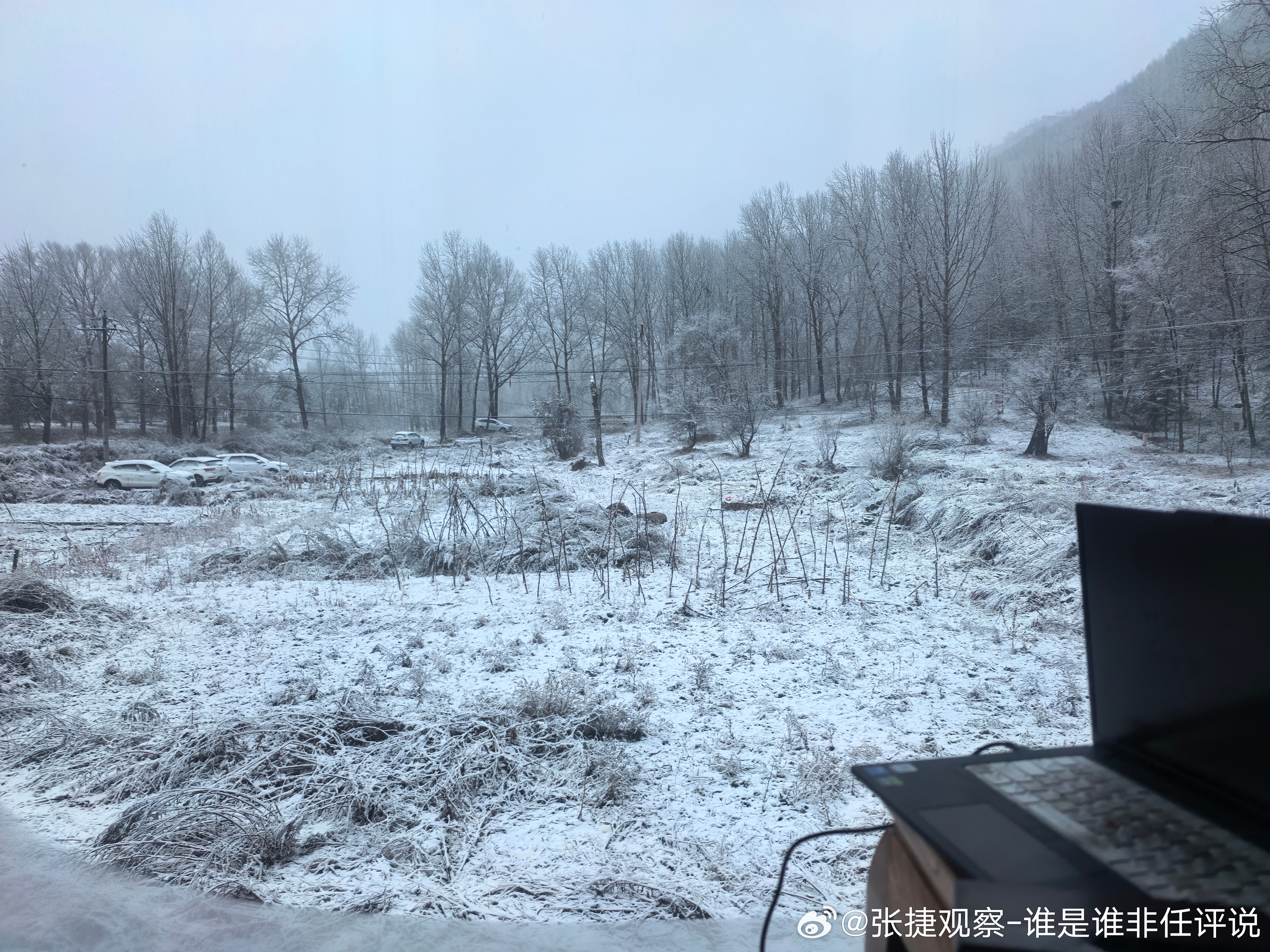 #张捷杂谈# 一早醒来，五台山下雪了～[呲牙]  ​​​