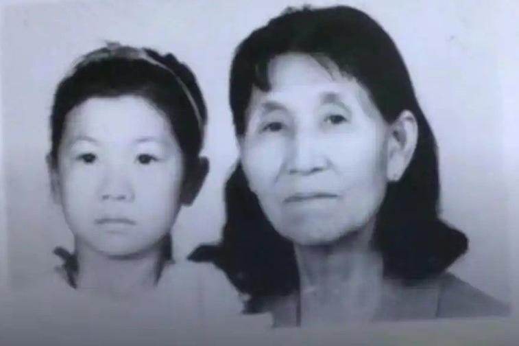 1994年，太原1女婴因手臂残疾被抛弃，58岁拾荒妇人见其可怜，把她捡回家用面糊