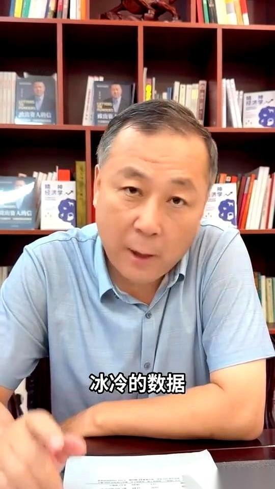 朋友圈一堆人半夜盯着茅台的财报鬼哭狼嚎，说才个位数增长，茅台跌下神坛了。
我真想