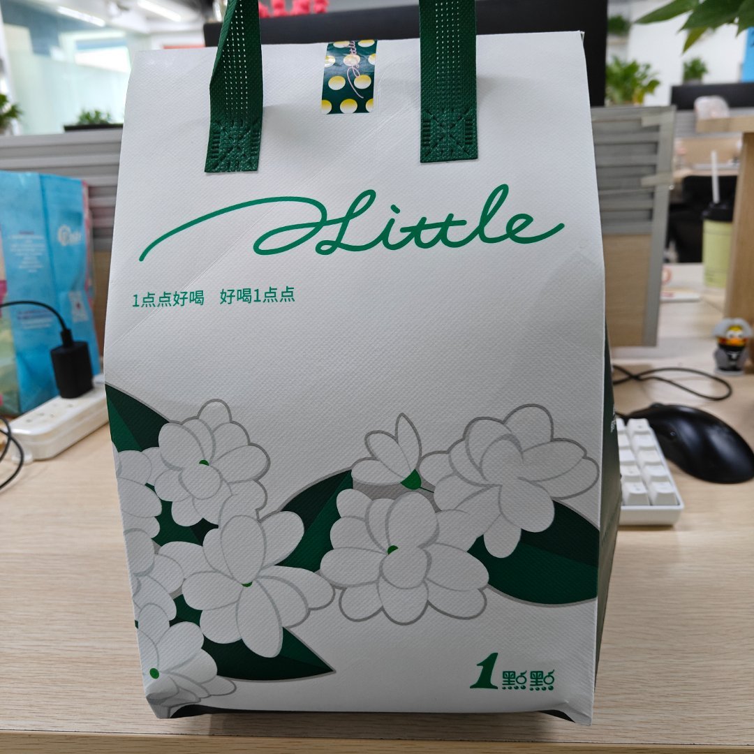 公司下午茶整上了只能说起飞咯[yeah][yeah]这次是一点点的评测虽然我点的