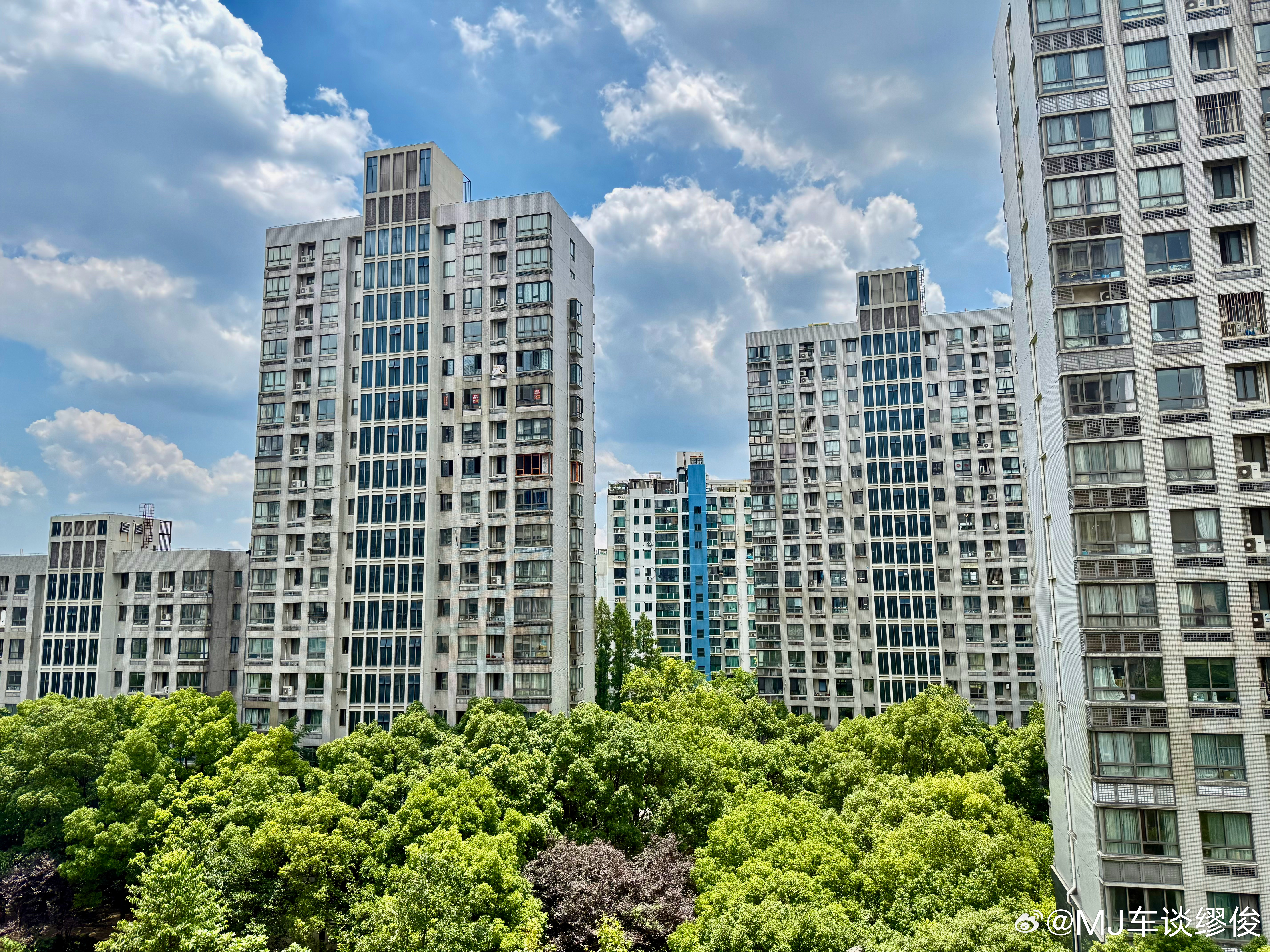 上海热到全国第一了 台风一过，热浪袭来！今天体感直奔40℃出门像进蒸笼，连风都是
