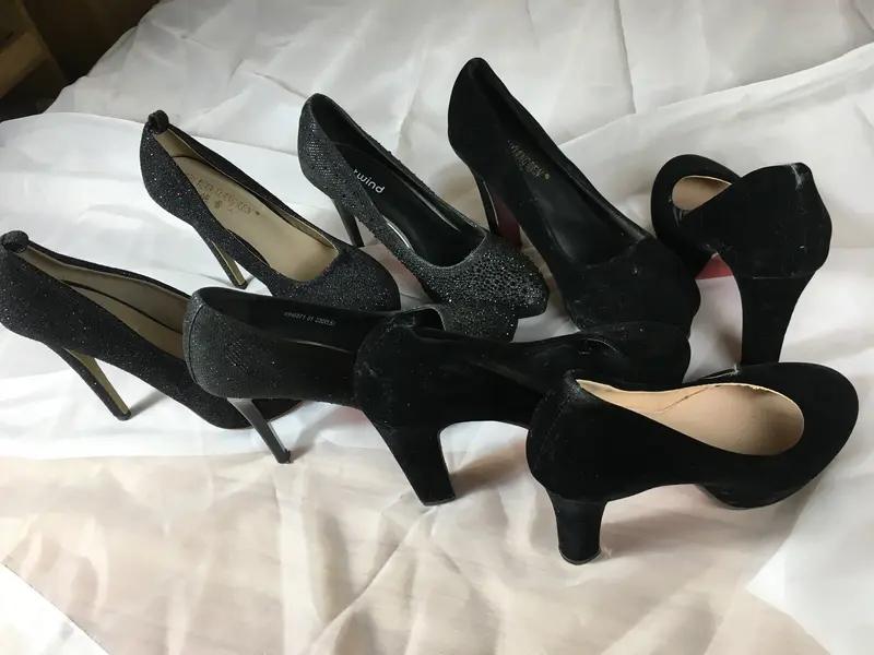 3月5日山东菏泽，女子偶遇大娘垃圾桶捡鞋，跟风一捡收获满满，垃圾桶翻新鞋，足足1