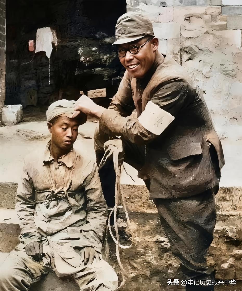 1942年，在浙江衢州，浙赣会战期间；一名中国军人不幸被俘，日寇将他折磨的遍体鳞