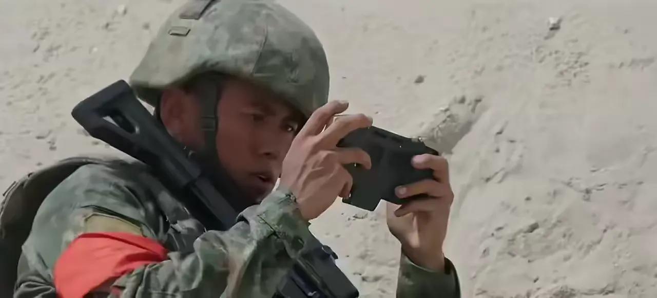 秦安：央视发布解放军操控机器人冲向滩头，作战方式正在发生颠覆性变化。

央视 《