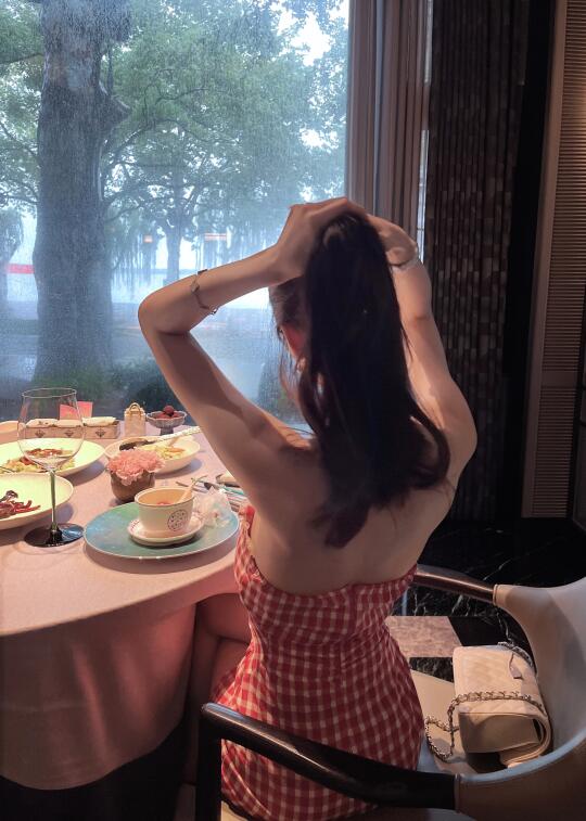 与雾蒙蒙的晚餐约会了