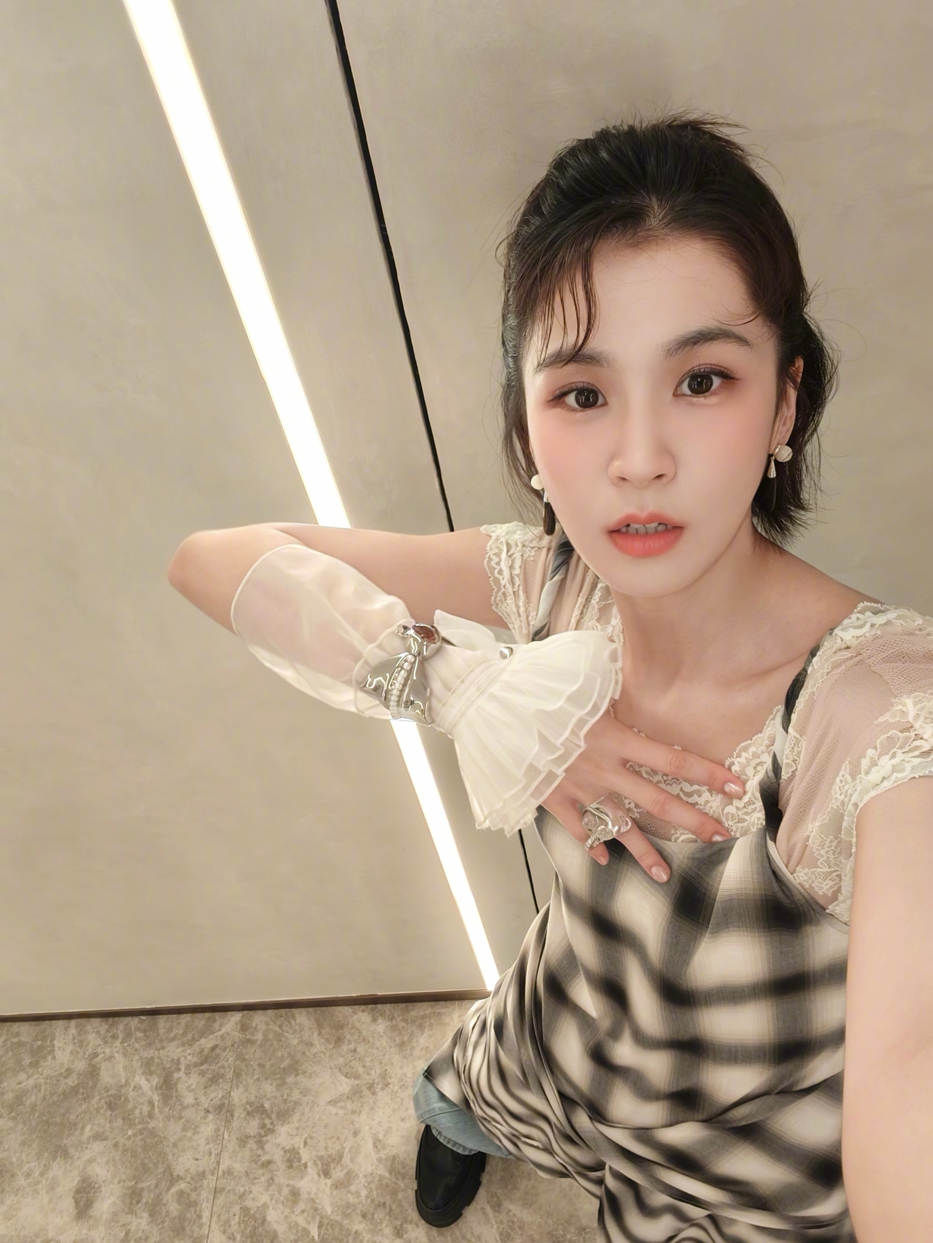 曾沛慈王霏霏孟佳徐梦洁合作新歌期待姐姐们的新歌呀，慈姐就是要多唱，期待合作曾沛慈