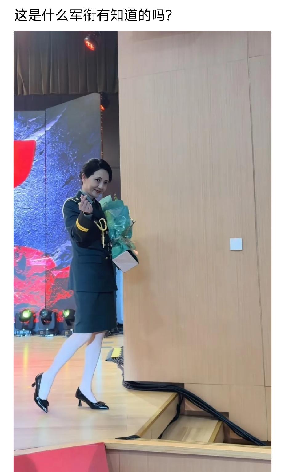 两个手指已经告诉你了两星中将
