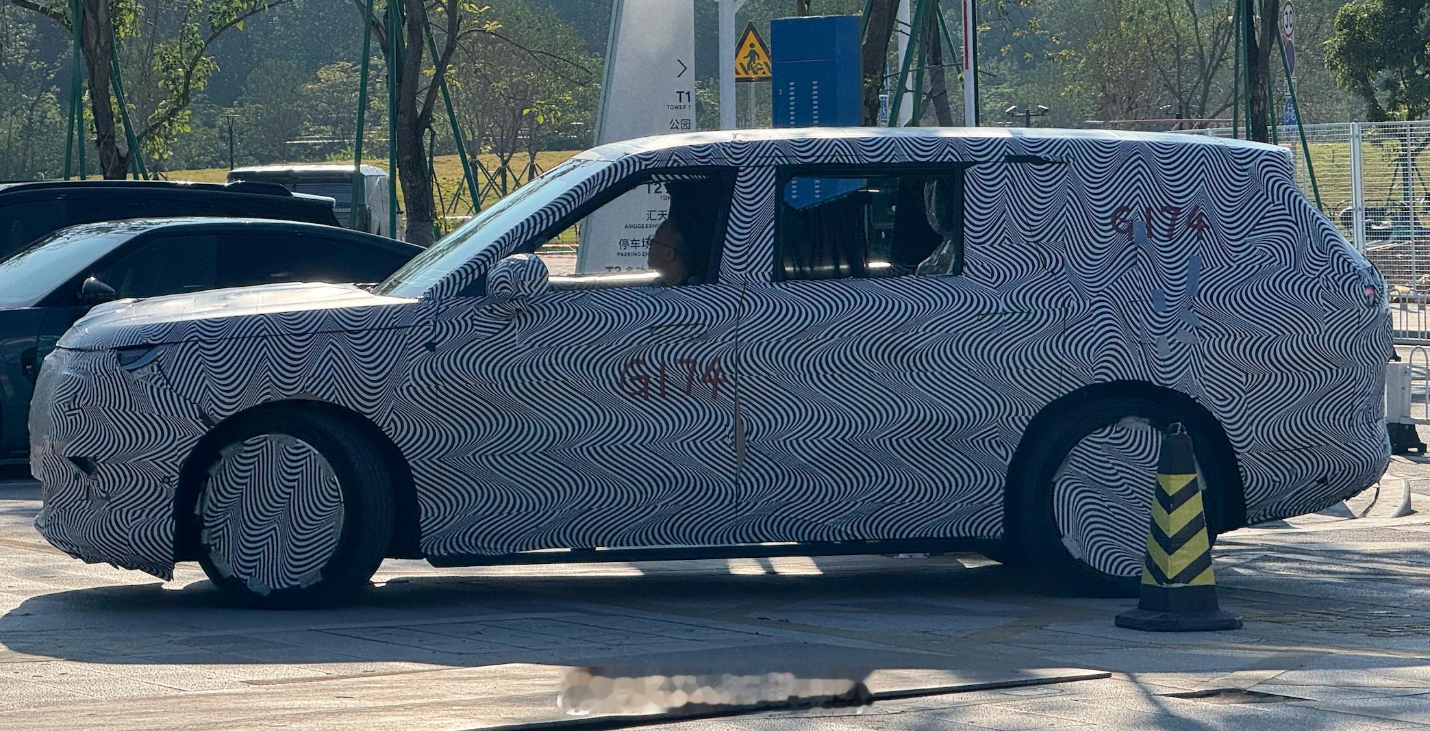 刷到一个小鹏新车消息之前我在微博里也说到今年是小鹏SUV大年除了小鹏本品牌，Mo