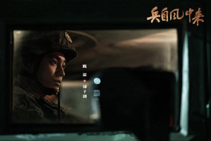 盼了四年，真正的硬核军旅剧终于来了！兵自风中来 一开篇就把“演习变演戏”的老问题
