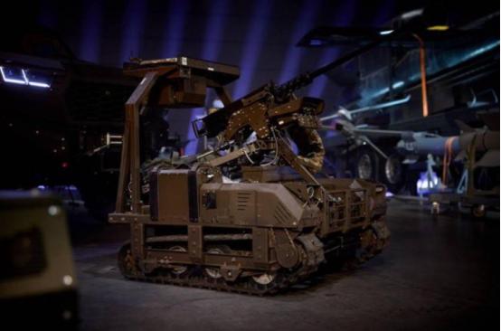 泽连斯基：这是乌克兰战争史上首次仅使用无人平台——地面机器人系统和无人机——就攻