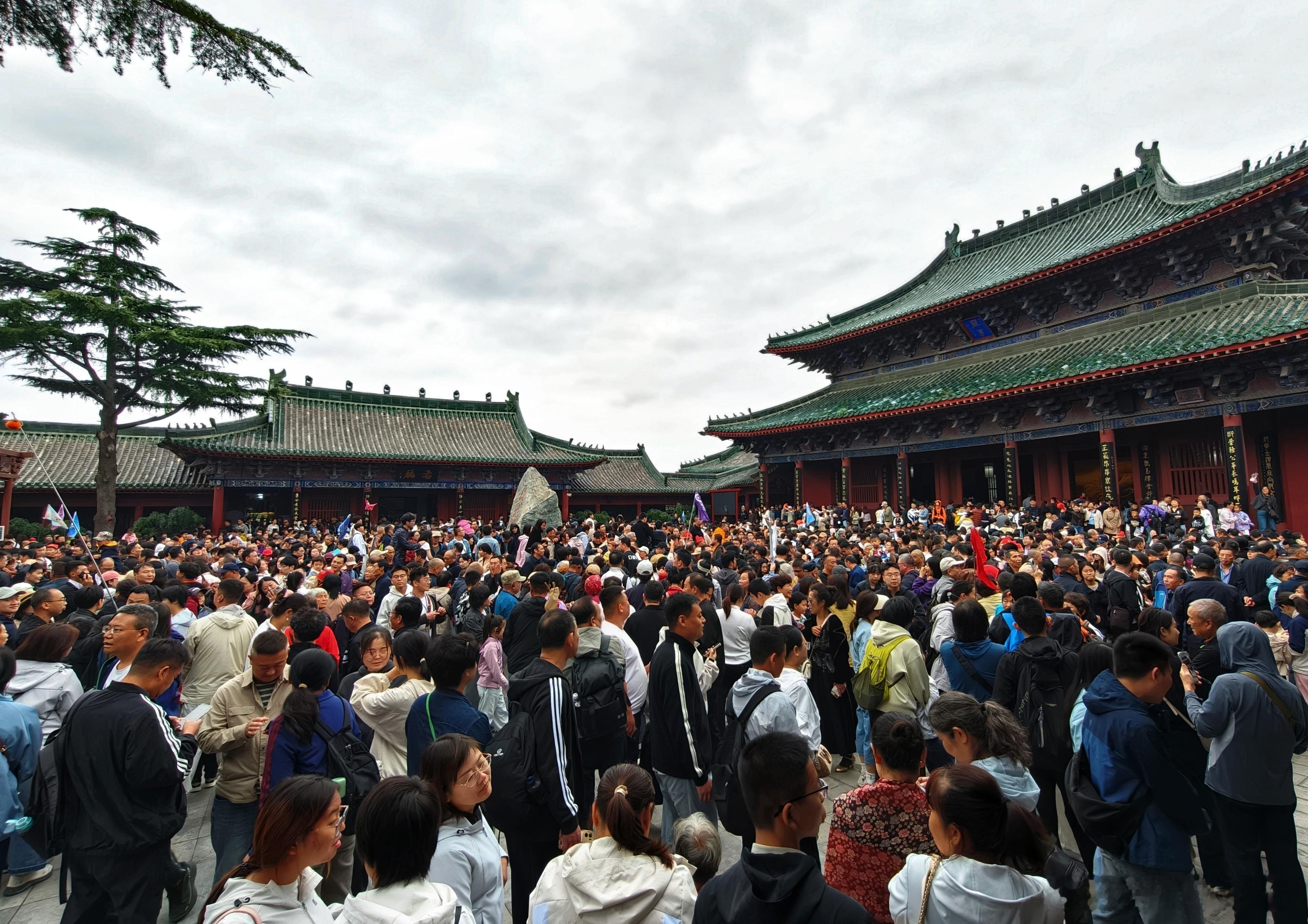 十一出游 这景区都不限流的吗？这能看啥？能有什么好体验？[挤眼] ​​​