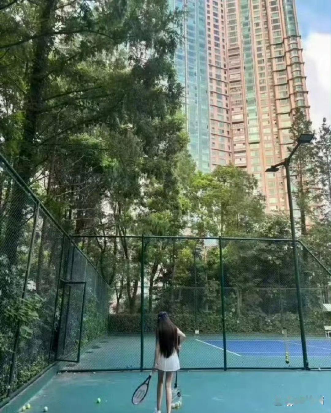 叶珂好恐怖啊 这真的是她吗？身材瘦成纸片人了 