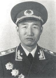 1948年9月，“光杆司令”徐向前到西柏坡参加中央会议。毛主席说：“你们还不到6