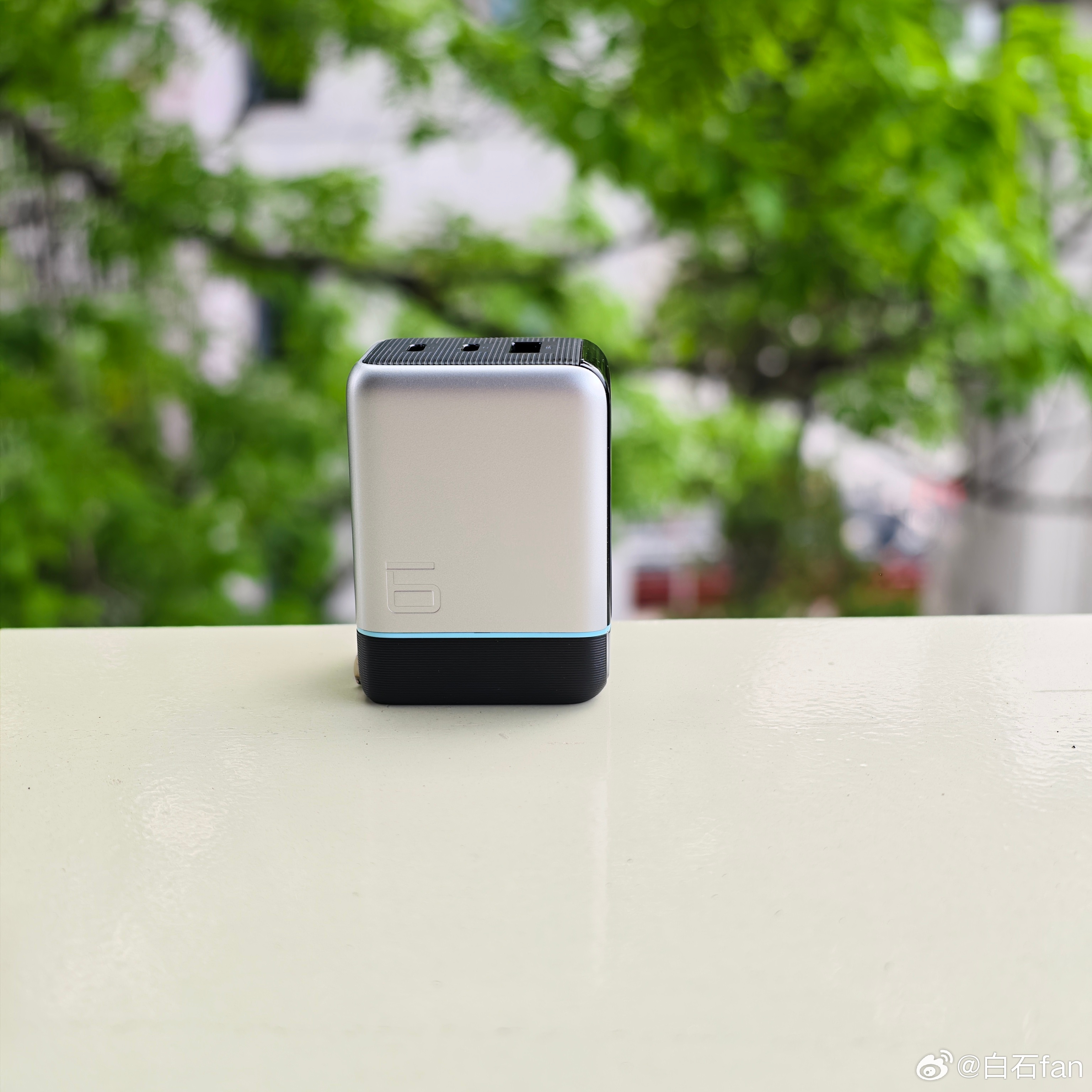 我的出差装备又更新了！入手了酷态科的新玩具——6号屏显充Ultra，这玩意对我这