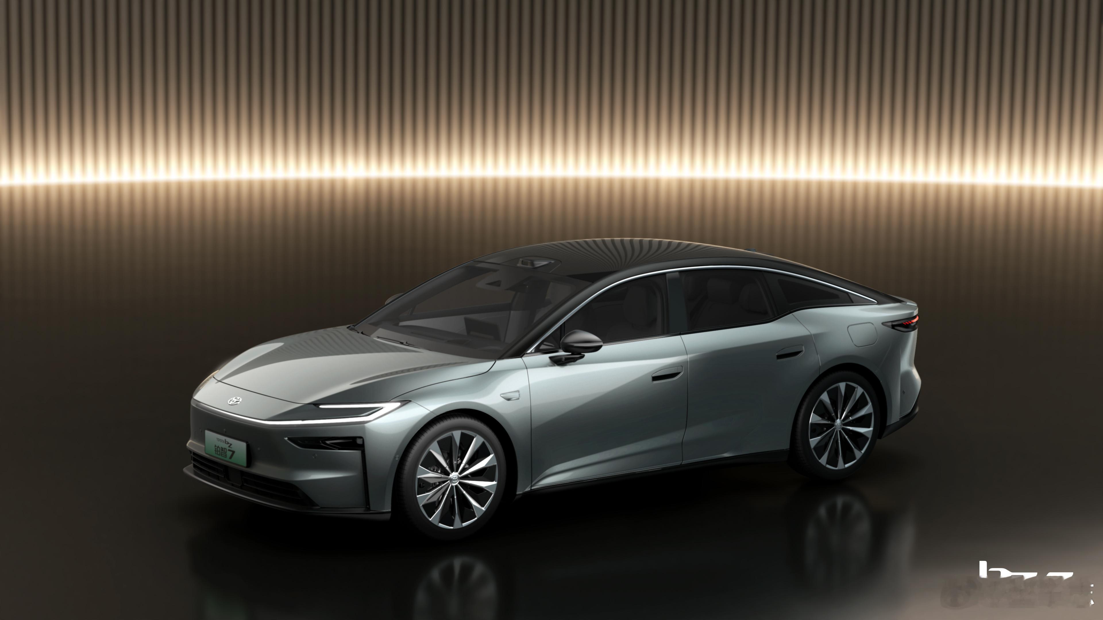 铂智 7 车长达 5,130 毫米，比宝马 5 系还长半个身位，妥妥一台中大型行