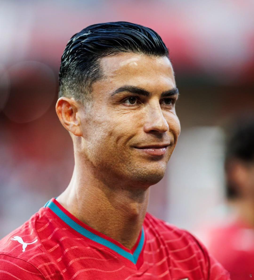 世界杯进球数：C罗 + 沙特联赛：1  梅西 + MLS：0梅西世界杯