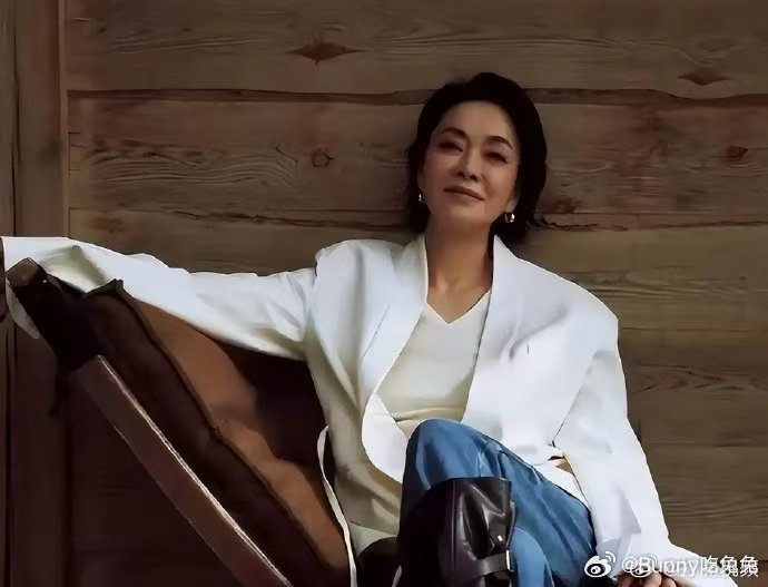 歌手总决赛毛阿敏第一次来歌手毛阿敏首次现身歌手总决赛，一句每位认真唱歌的人都是王