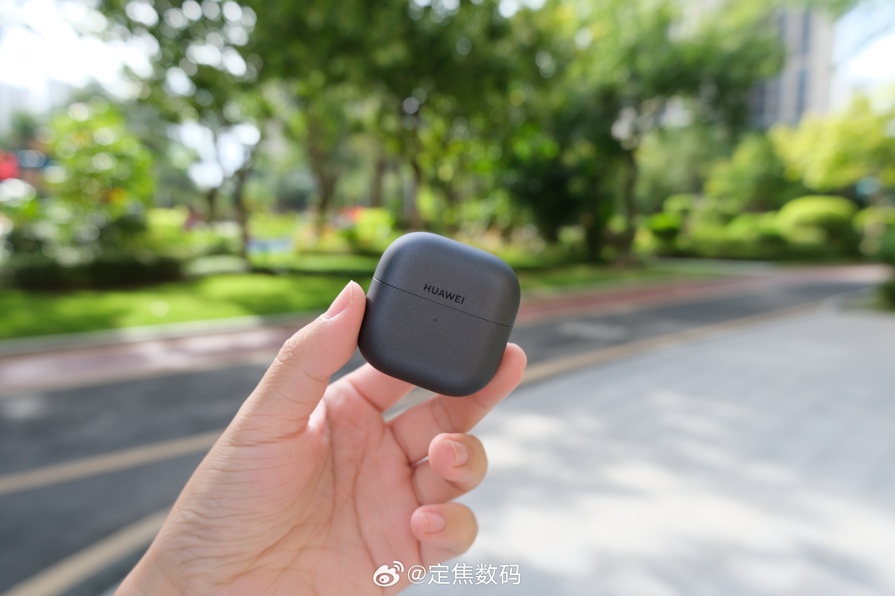 作为原厂耳夹耳机... 用 华为FreeClip2，比较了一下其他的耳夹耳机，包