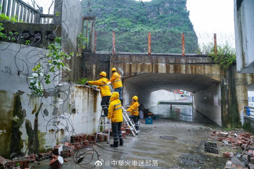 国铁头条【拨打96116，获奖1000元】近日，桂林市民陈先生拨打96116铁路
