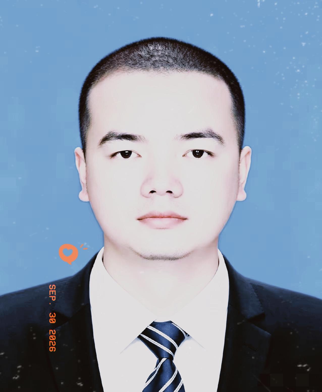 谁能想到，平日里在机场巡查跑道的普通小伙，默默干出了一件震撼人心的事。休假时他在