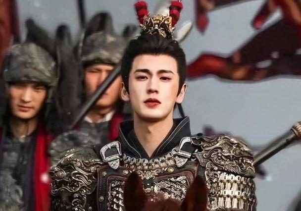 被骂反而涨粉四百万？饭圈逻辑太有意思

粉底液将军的梗出来后，张凌赫反而涨了四五