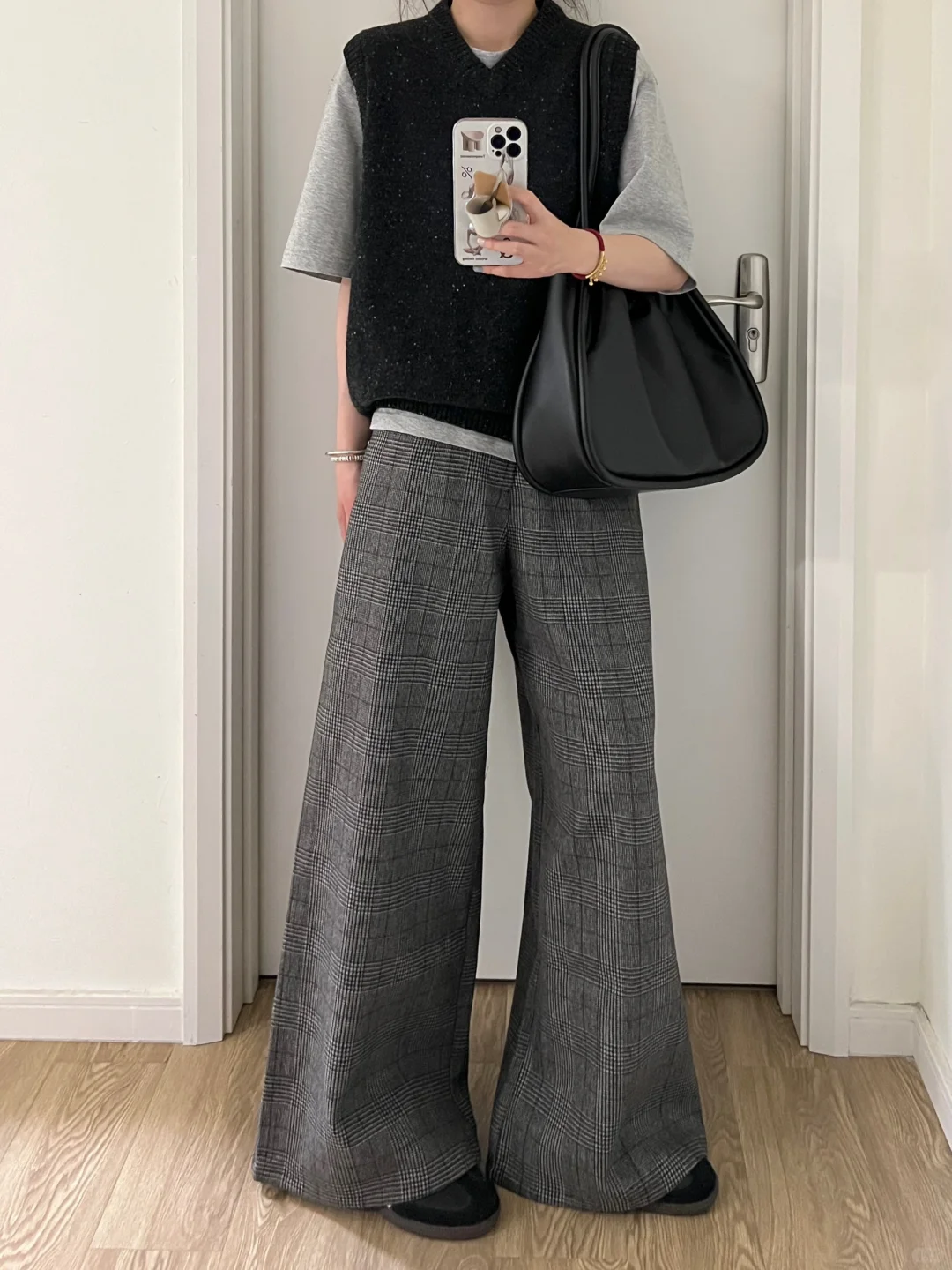 春夏韩系简约｜灰T+黑针织背心+千鸟格阔腿裤
