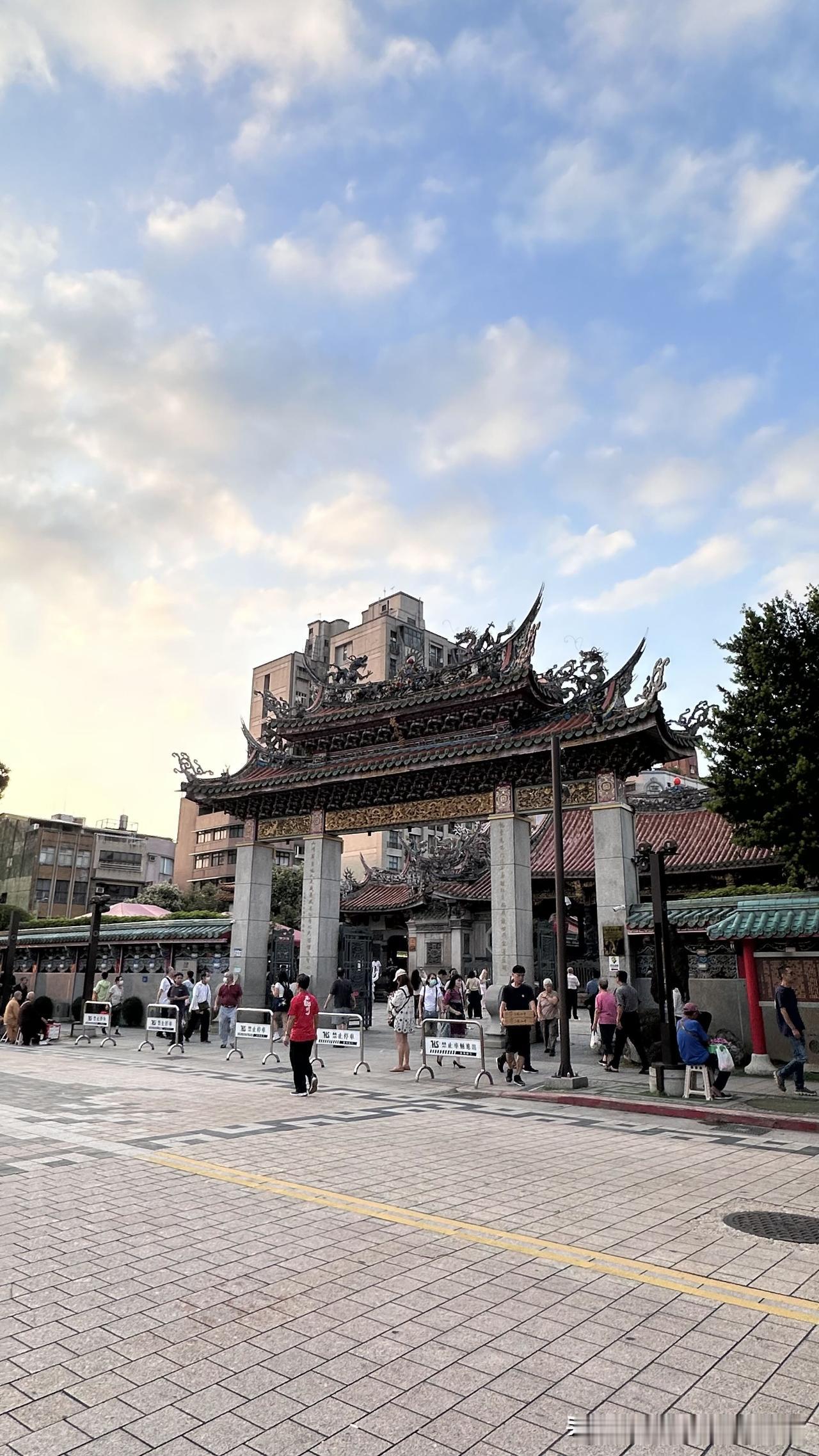 结束大陆旅居生活，回到台北一周，深深觉得这座城市变得让我有些陌生，整个社会越来越