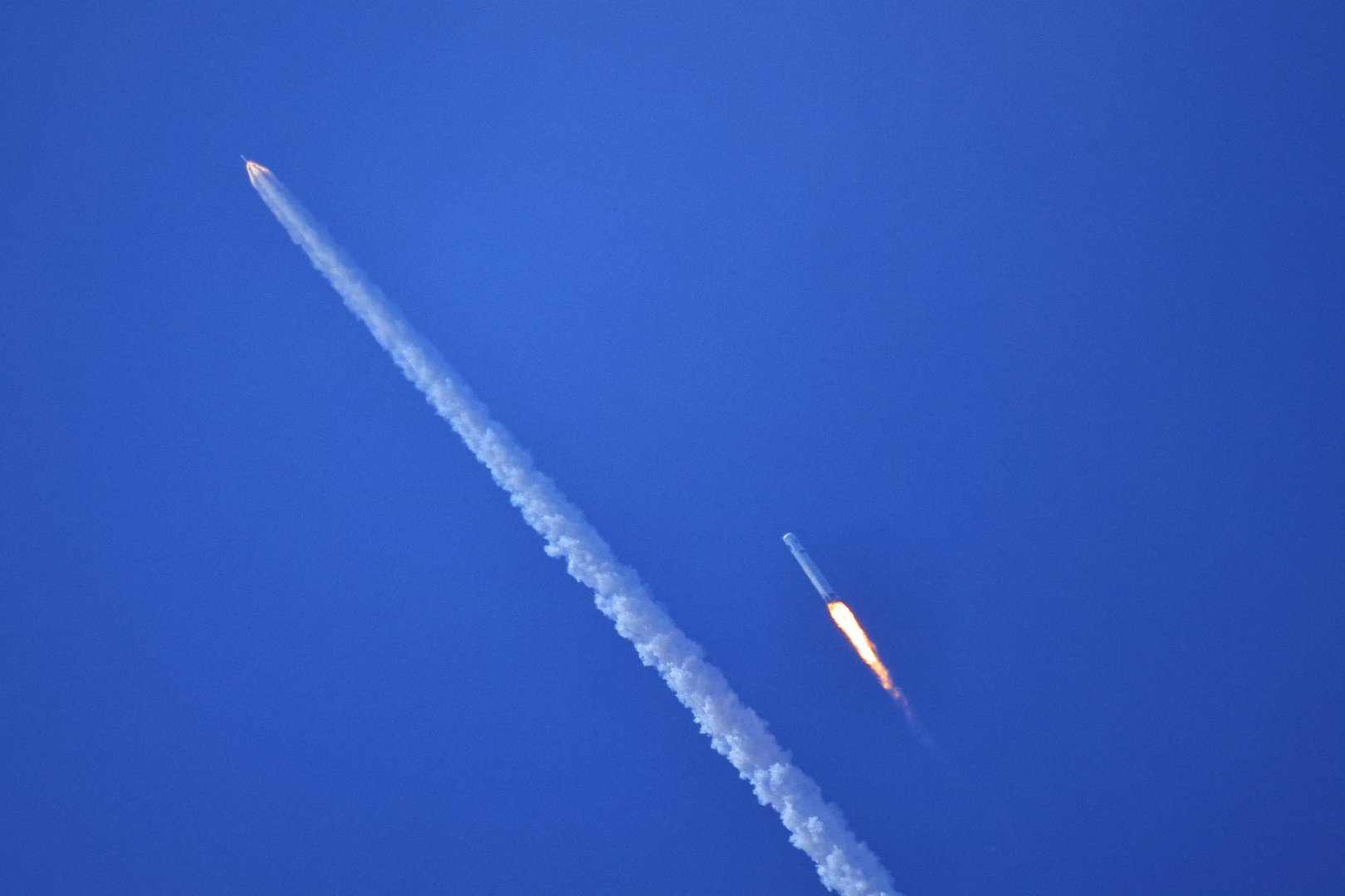 长十火箭托举梦舟飞船点火升空 长征十号甲试验箭和梦舟飞船逃逸高清大图！梦舟飞船完