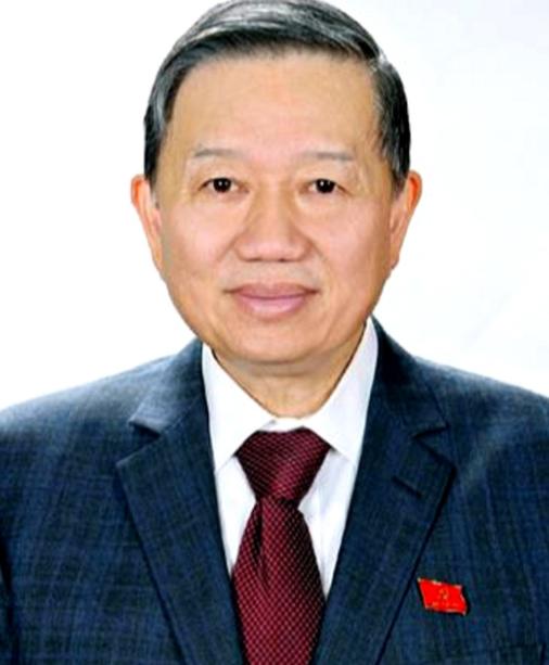 那把刀终于还是举起来了！越南那位叫苏林的哥们儿，是真的狠。这哪是搞政治，这简直是