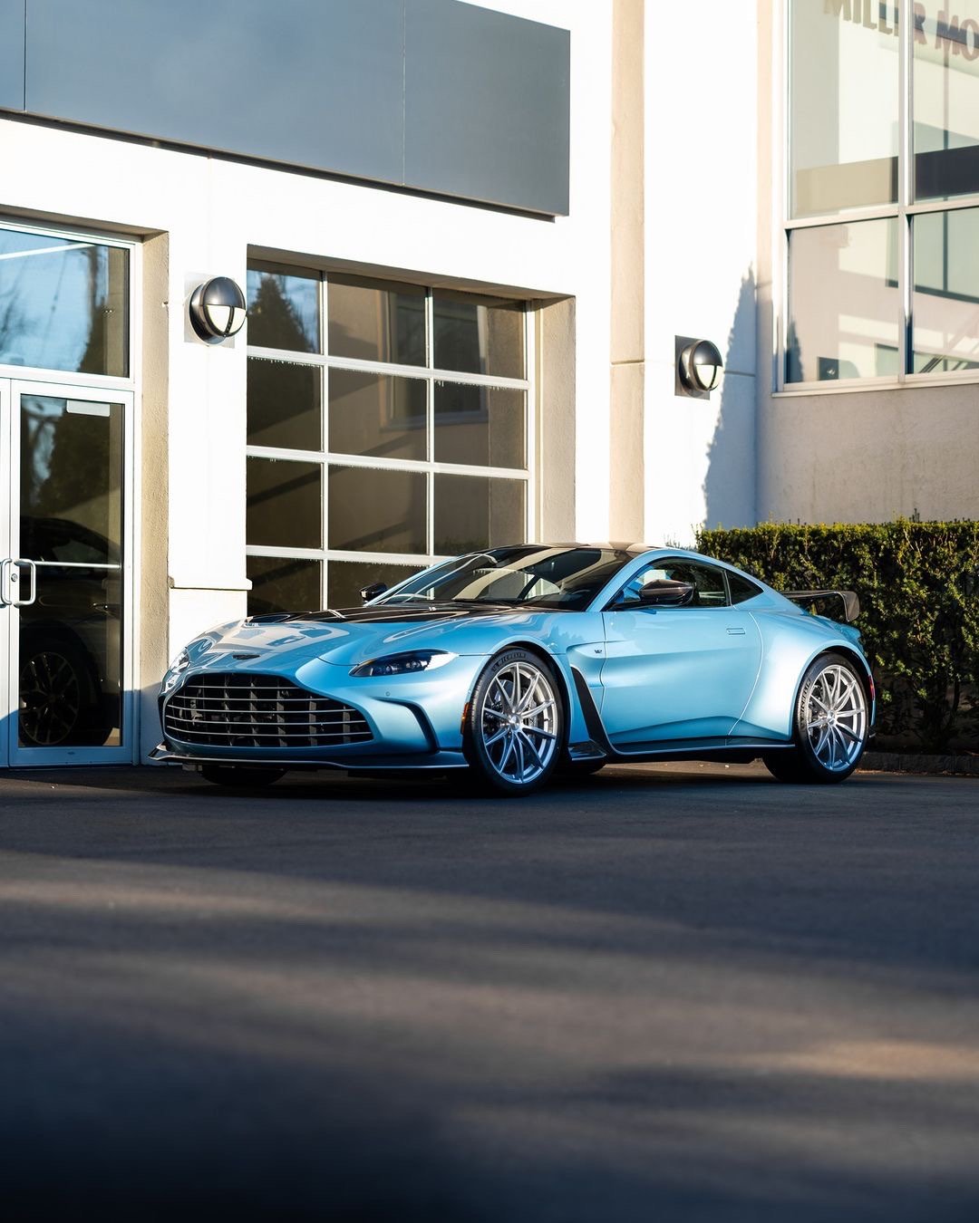 阿斯顿·马丁 V12 Vantage ​​​