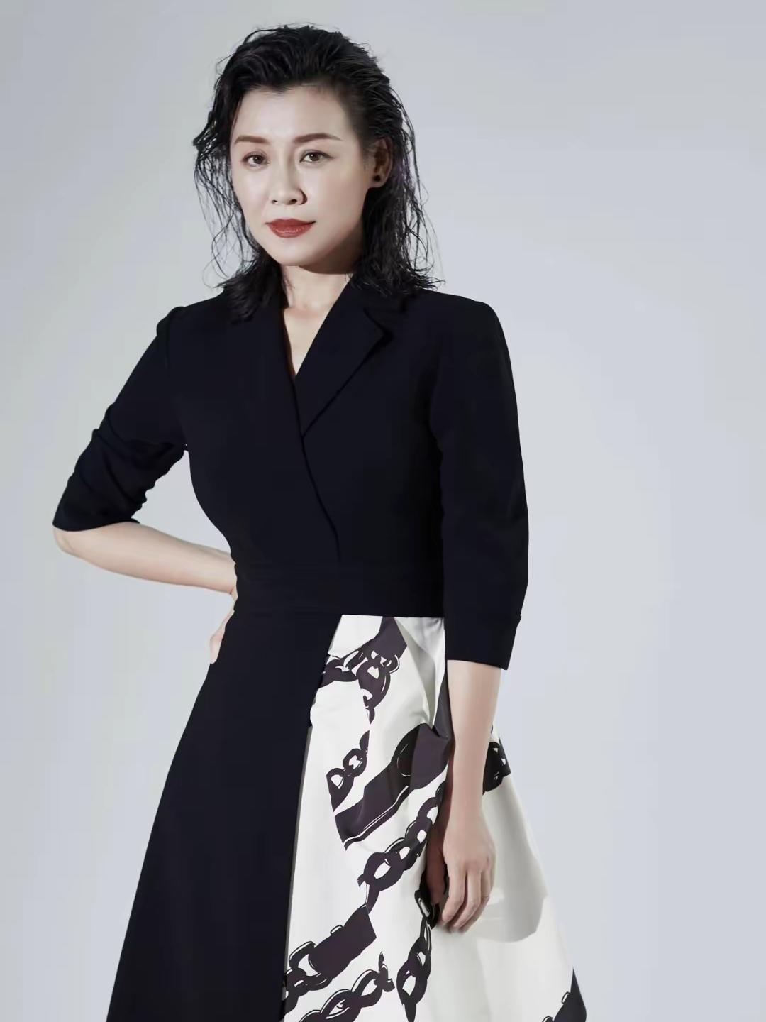 刘琳美了美了！[比心][比心][比心]
刘琳风采依旧！[赞][赞][赞]
刘琳魅